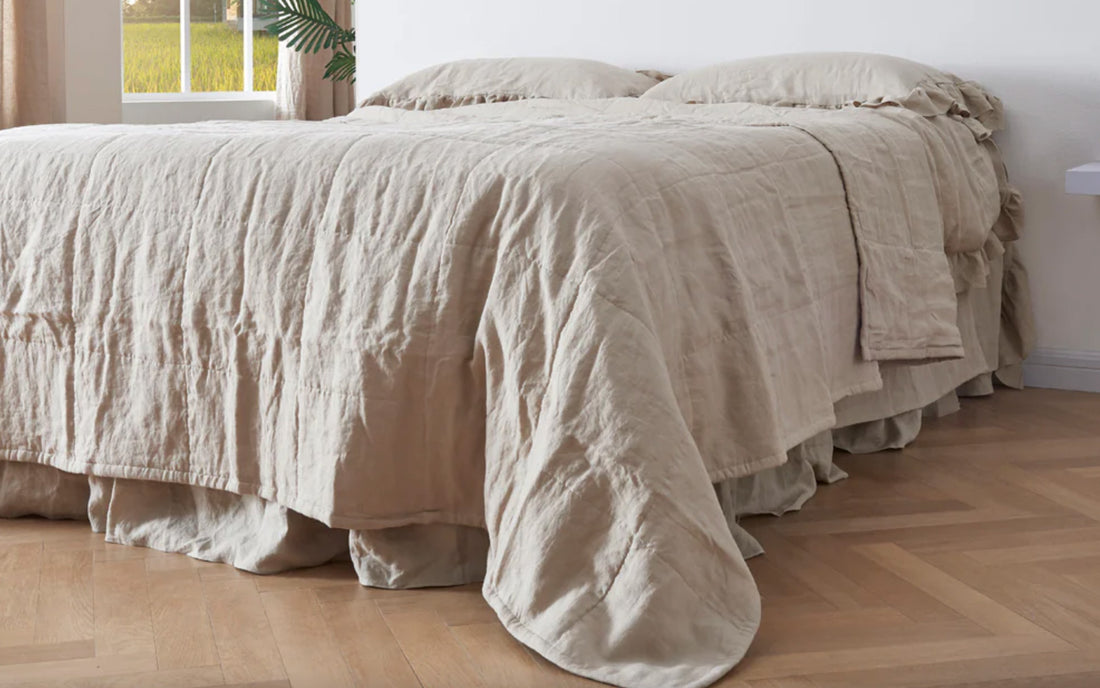 Natural linen quilted bedspread with box stitch